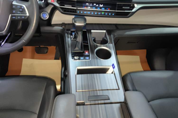 Used Toyota Granvia 2022 2.5L Hybrid Prestige Edition