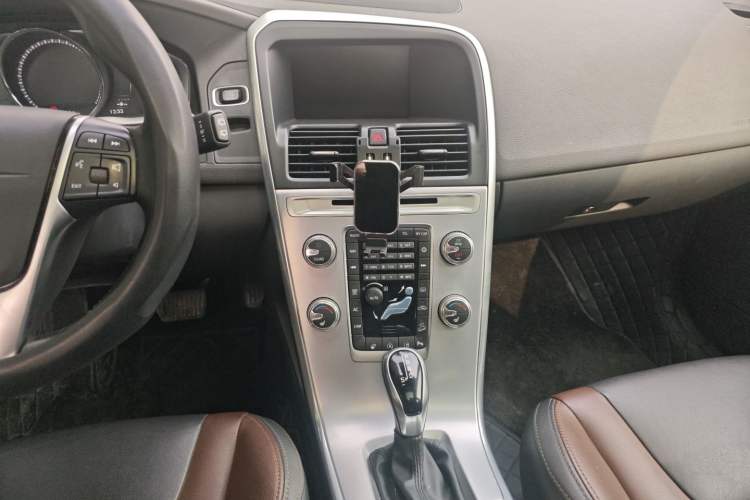 Used Volvo XC60 2017 T5 AWD Smart Upgrade Edition
