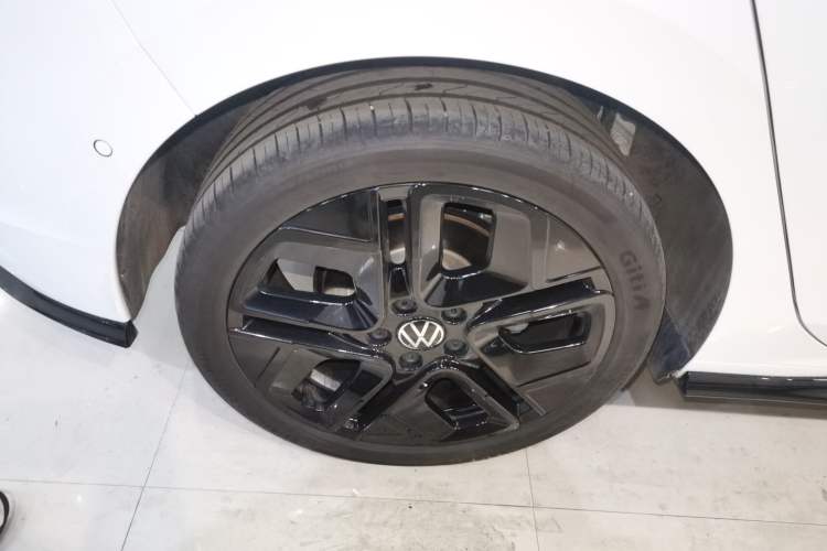 Used Volkswagen Golf 2025 300TSI R-Line
