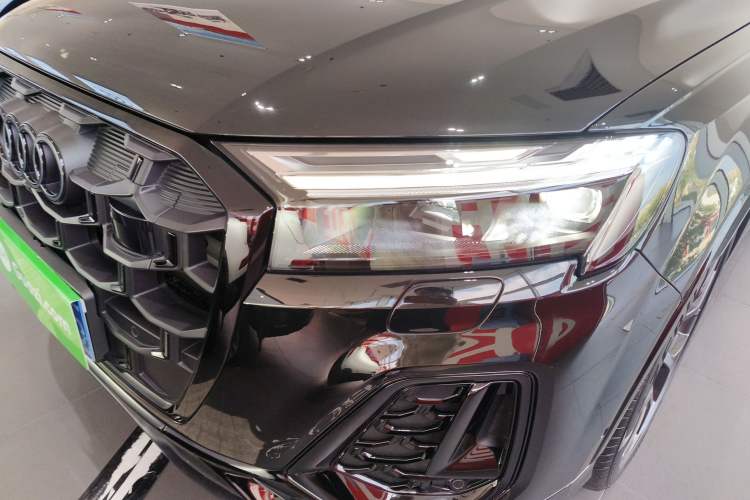 Used Audi Q7 2024 45 TFSI quattro S line Black Warrior Edition
