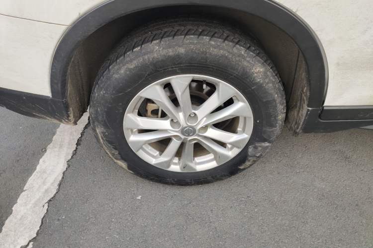 Used Nissan X-Trail 2014 2.5L CVT Leading Edition 4WD
