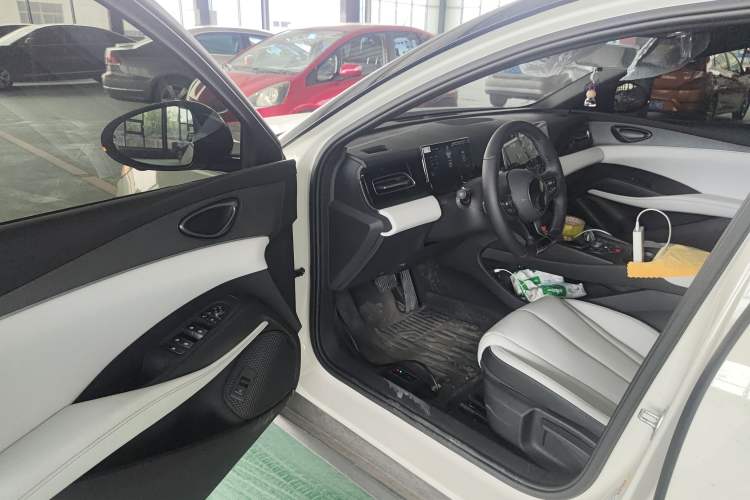 Used BYD Seal 06 New Energy 2025 DM-i Smart Drive 80KM Luxury Model
