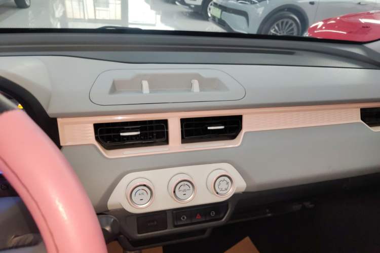 Used Chery QQ Ice Cream 2022 Pudding Model
