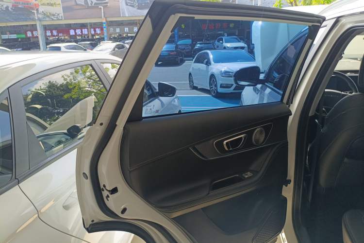 Used Chery Tiggo 8 PRO 2024 Champion Edition 290T Two-Wheel Drive Shining Version 5 Seats
