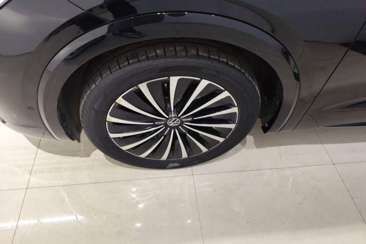 Used Volkswagen Viloran 2023 380TSI Prestige Edition
