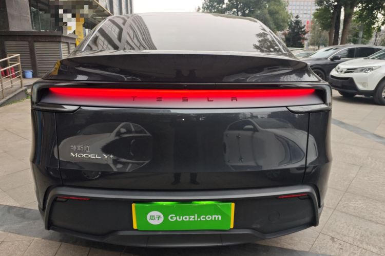 Used Tesla Model Y 2025 Long-Range All-Wheel-Drive Version