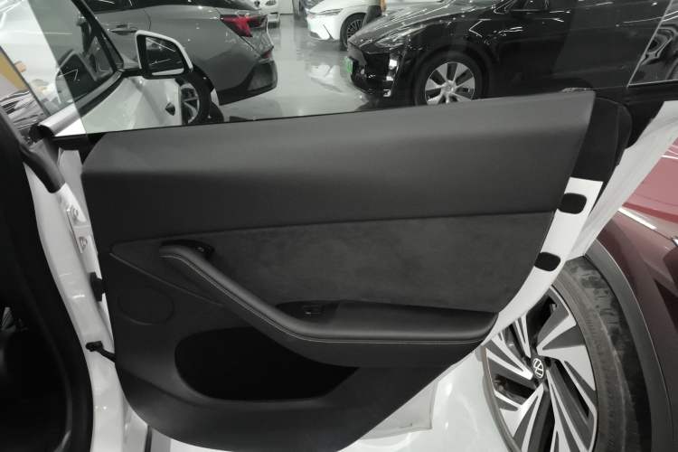 Used Tesla Model Y 2021 Standard Range Rear-Wheel Drive Version
