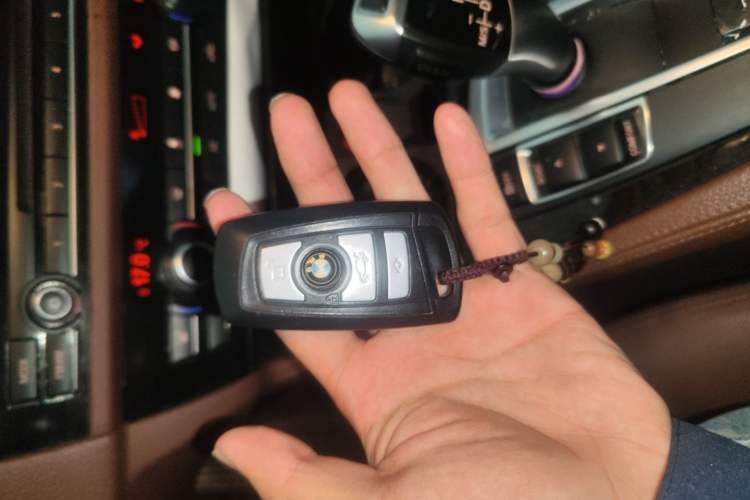 Used BMW 5 Series 2014 525Li Leading Model
