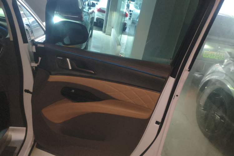 Used Denza D9 2022 DM-i 970 Four-Wheel Drive Flagship Model
