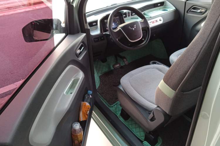 Used Wuling Hongguang MINIEV 2021 Macaron Fashion Model Lithium Iron Phosphate
