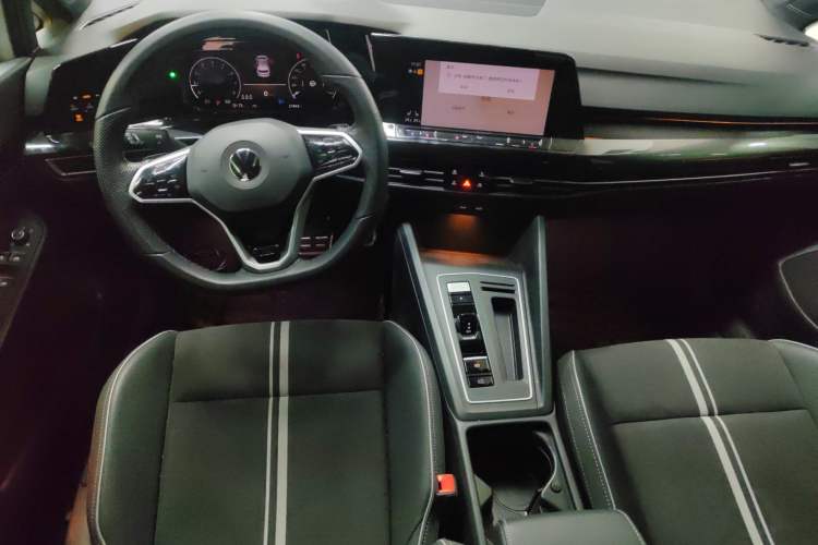 Used Volkswagen Golf 2023 Facelift 280TSI DSG R-Line Lite
