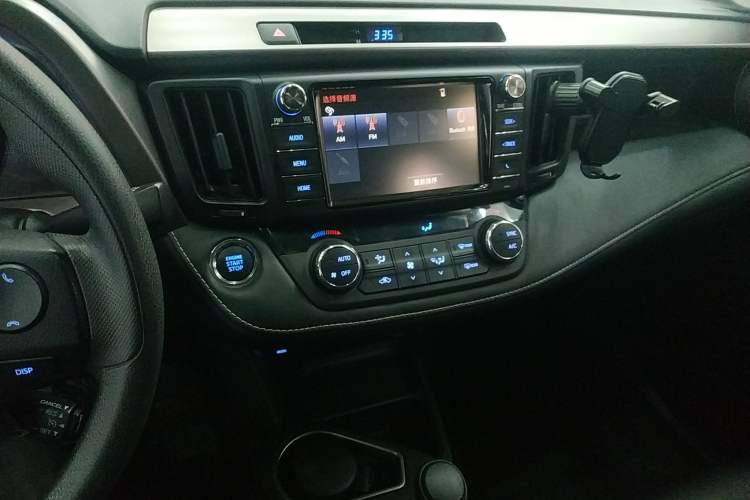 Used Toyota RAV4 2016 2.0L CVT Two-Wheel Drive Fashion Edition China V Standard
