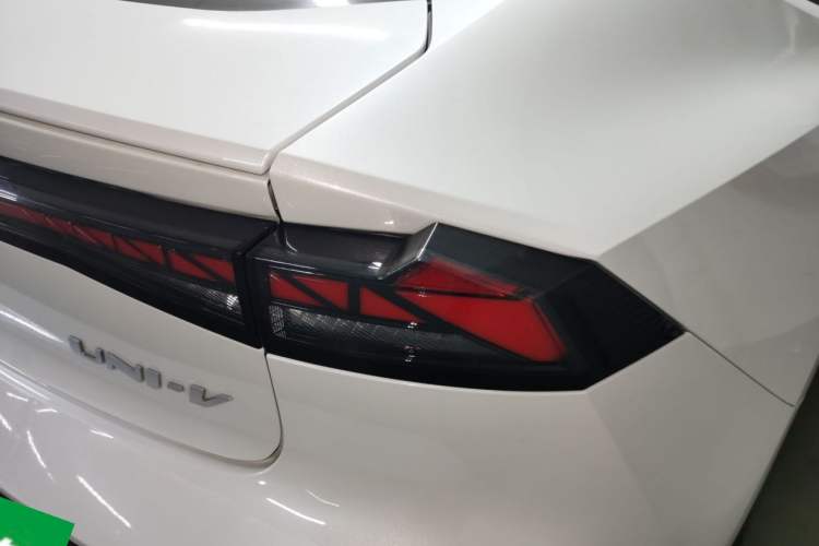 Used Changan UNI-V 2024 1.5T Prestige Edition
