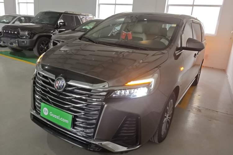 Used Buick GL8 2023 Facelifted Land Cruiser Executive Luxury Version