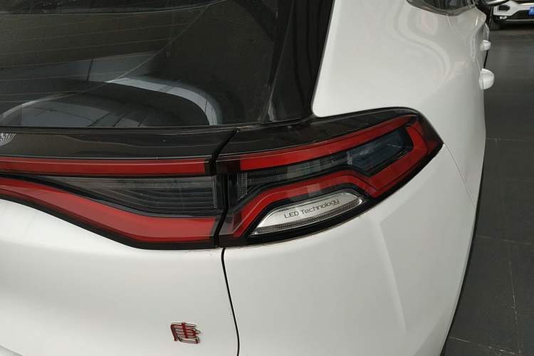 Used BYD Tang 2018 2.0T Automatic SmartConnect Prestige 7-Seater China V Standard