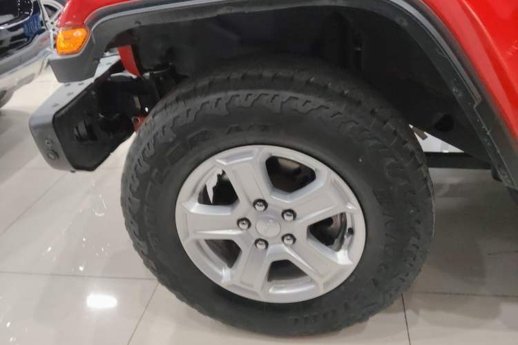 Used  Wrangler 2019 2.0T Sahara Four-Door Version China VI Emission Standard
