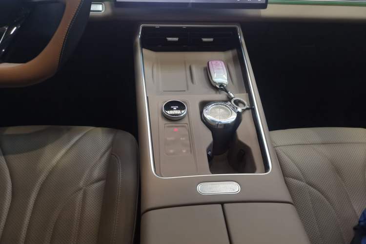 Used Chery Tiggo 8 L 2024 2.0T Two-Wheel Drive Prestige Version 5 Seats