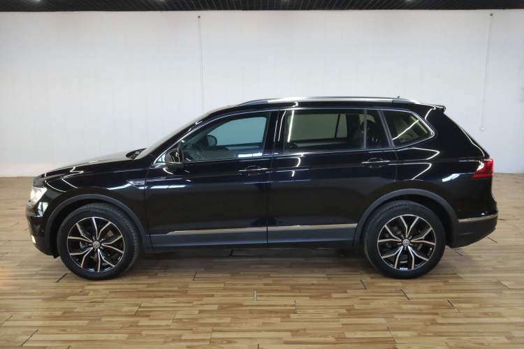 Used Volkswagen Tiguan L 2019 Revised 330TSI Automatic Two-Wheel Drive Smart & Luxury Edition China VI Standard
