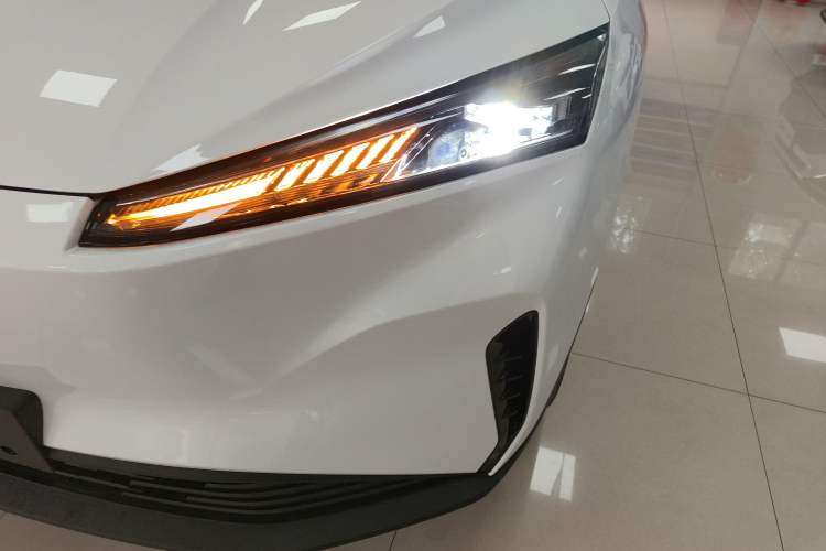 Used  06 2025 Model 520km