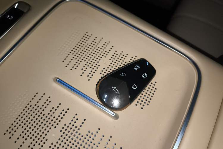 Used VOYAH Dream 2025 PHEV Four-Wheel Drive Excellence Kunpeng Edition