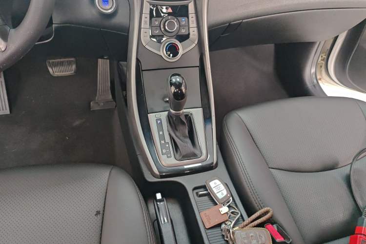 Used Hyundai Elantra 2015 1.6L Automatic Leading Model
