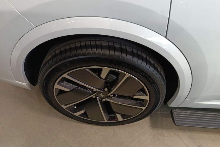 Used Li Auto L9 2025 Ultra Smart Refreshed Edition
