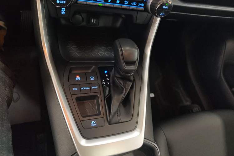 Used Toyota RAV4 2022 Dual-Engine 2.5L E-CVT Two-Wheel Drive Elite Edition
