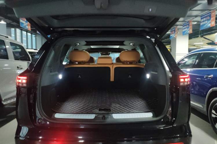 Used  eπ008 2025 636Ultra LikeYi Edition 5-Seater