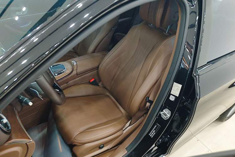 Used Mercedes-Benz E-Class 2023 Updated E 300 L Fashion Edition
