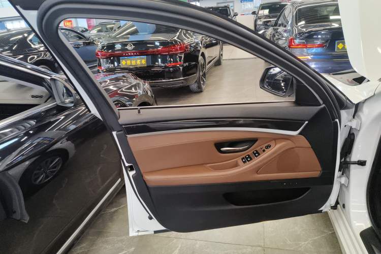 Used BMW 5 Series 2017 520Li Elegant Edition
