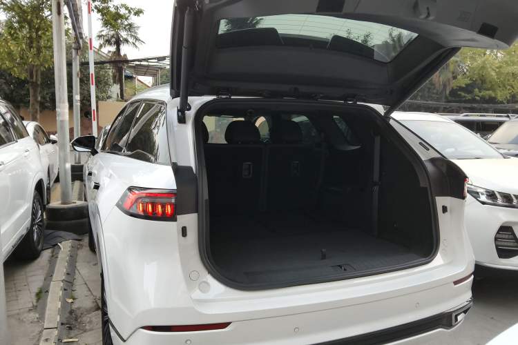 Used Chery Tiggo 9 2025 2.0T Dual-Clutch Two-Wheel Drive Luxury Edition 7 Seats
