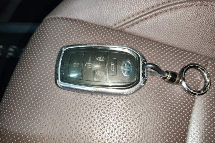 Used Toyota Granvia 2023 2.5L Hybrid Flagship VIP Edition