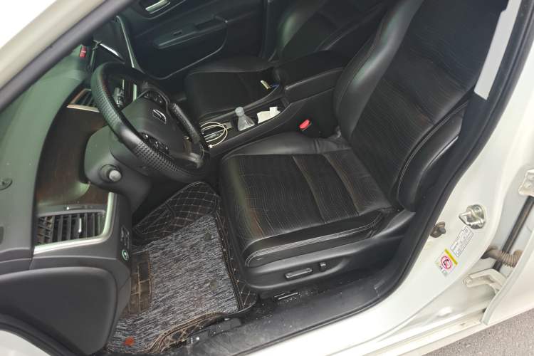 Used Honda Jade 2014 1.8L CVT Luxury Edition 5 seats
