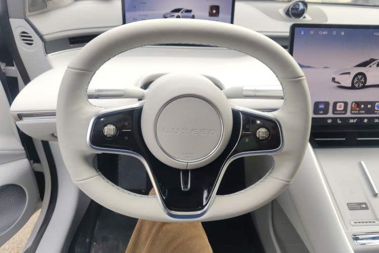 Used Hima Luxeed S7 2025 855 km Max