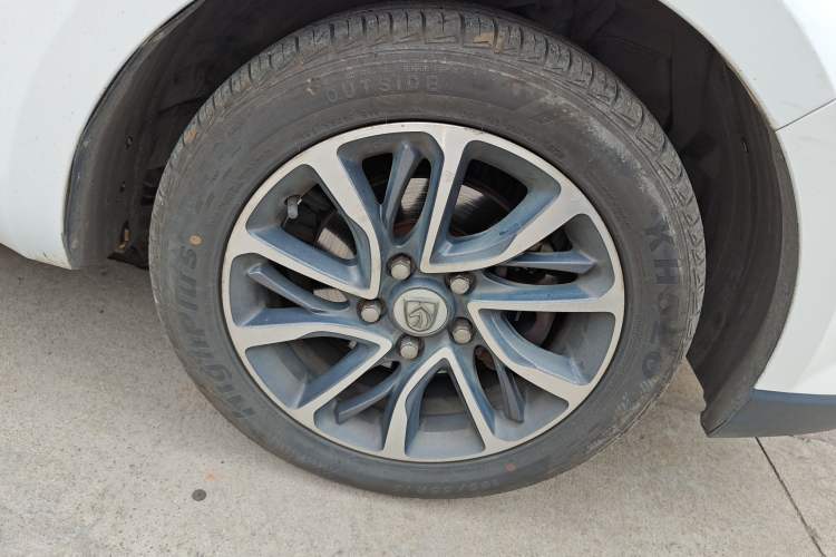 Used Baojun 730 2016 Revised 1.5L Manual Standard Version 7 Seats China V Emission Standard
