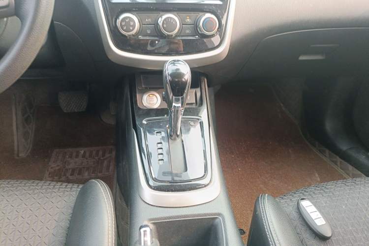 Used Nissan Tiida 2019 1.6L CVT Smart Drive Version China VI Standard