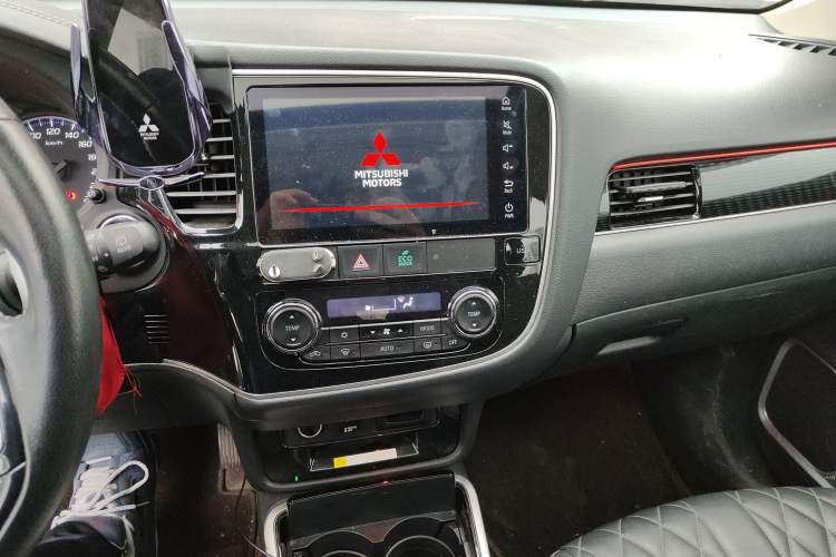 Used Mitsubishi Outlander 2021 2.4L 4x4 Zhi Xiang Edition 7 Seats
