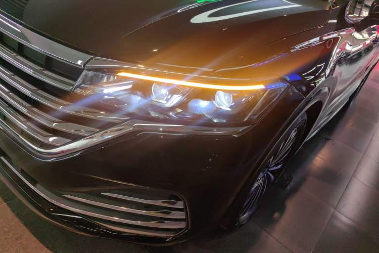 Used Volkswagen Viloran 2024 380TSI Premium Edition
