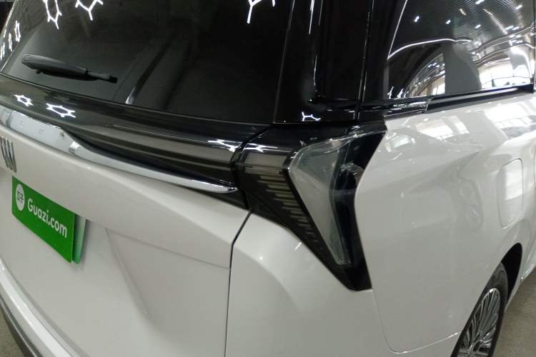 Used Buick GL8 New Energy 2024 Lu Zun Luxury Edition 7-Seater
