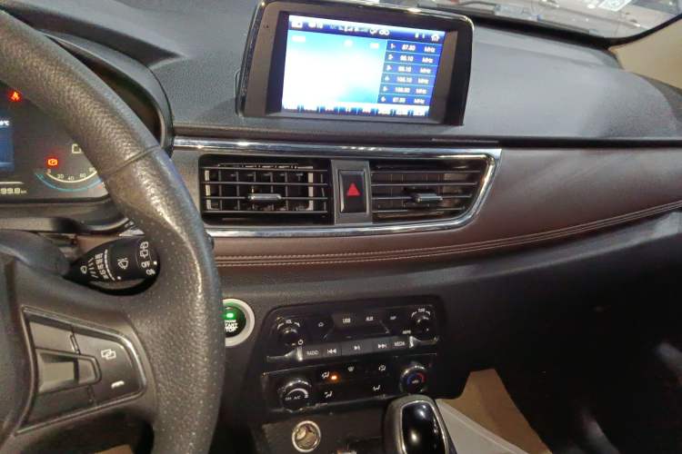 Used Dongfeng Fengon 370 2020 S370 1.5L CVT Luxury Model 5 Seats