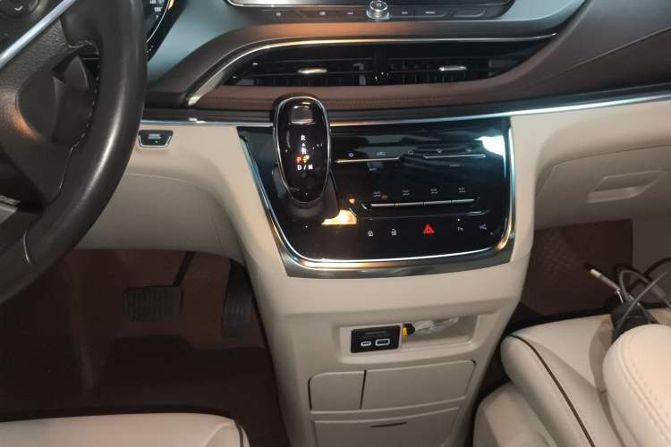 Used Buick GL8 2022 Land Business Class 652T Smart Deluxe Model
