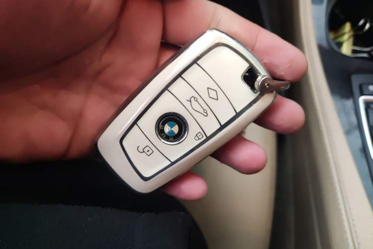 Used BMW 5 Series 2014 525Li Leading Model
