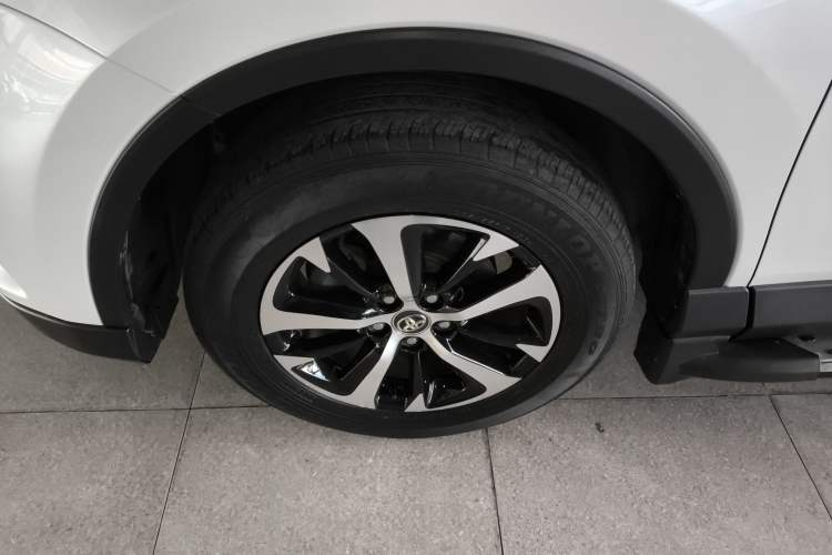 Used Toyota RAV4 2016 2.0L CVT Two-Wheel Drive Fashion Edition China V Standard
