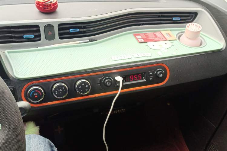 Used Wuling Hongguang MINIEV 2022 Easy Version Lithium Iron Phosphate
