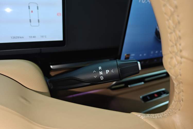 Used VOYAH Dream 2025 PHEV Four-Wheel-Drive Flagship Kunpeng Edition