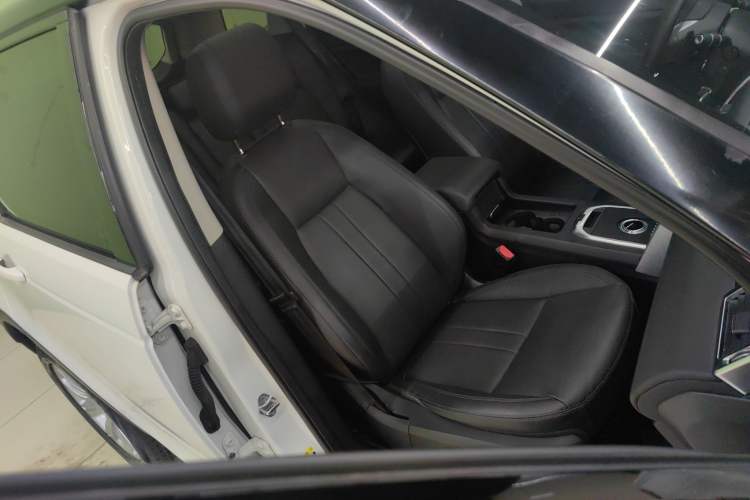 Used Land Rover Discovery Sport 2019 240 PS SE Version China VI Standard