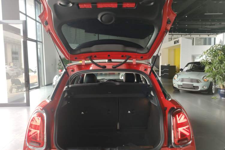 Used  MINI 2022 1.5T COOPER Classic Edition Five-Door Version
