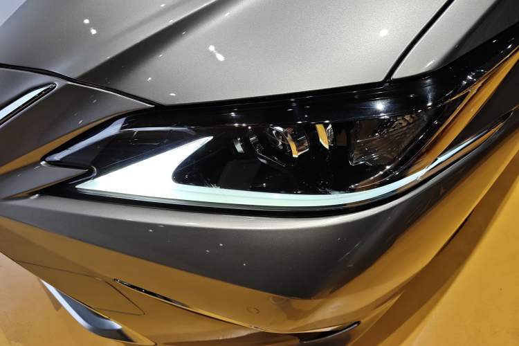 Used Lexus ES 2021 200 Excellence Edition
