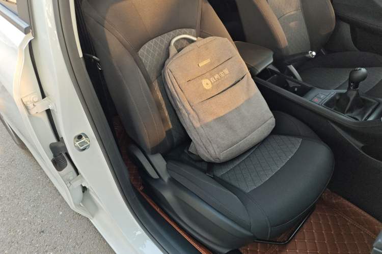 Used Roewe i5 2023 1.5L Manual Comfort Edition
