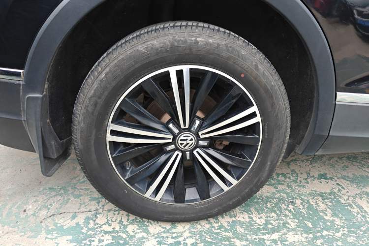 Used Volkswagen Tiguan L 2017 380TSI Automatic All-Wheel-Drive Luxury Edition
